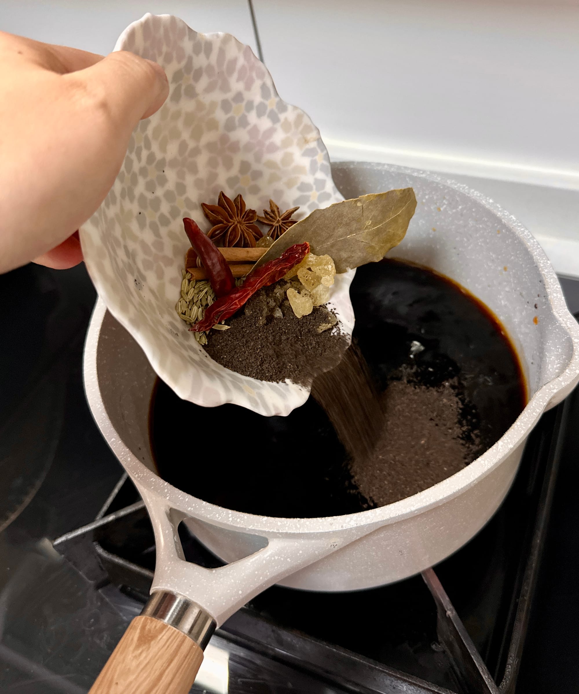 Tea Eggs (Cháyè dàn / 茶叶蛋)