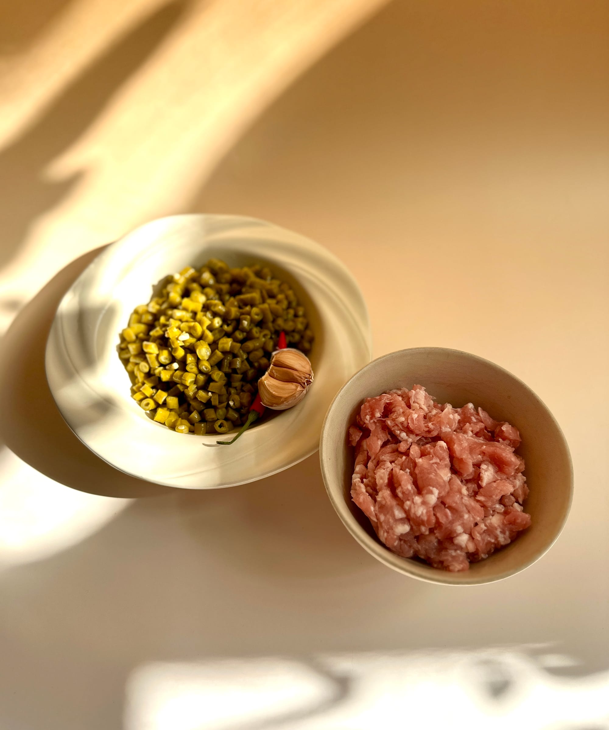 Fermented Long Beans with Minced Pork (Suān dòujiǎo chǎo ròumò / 酸豆角炒肉末)