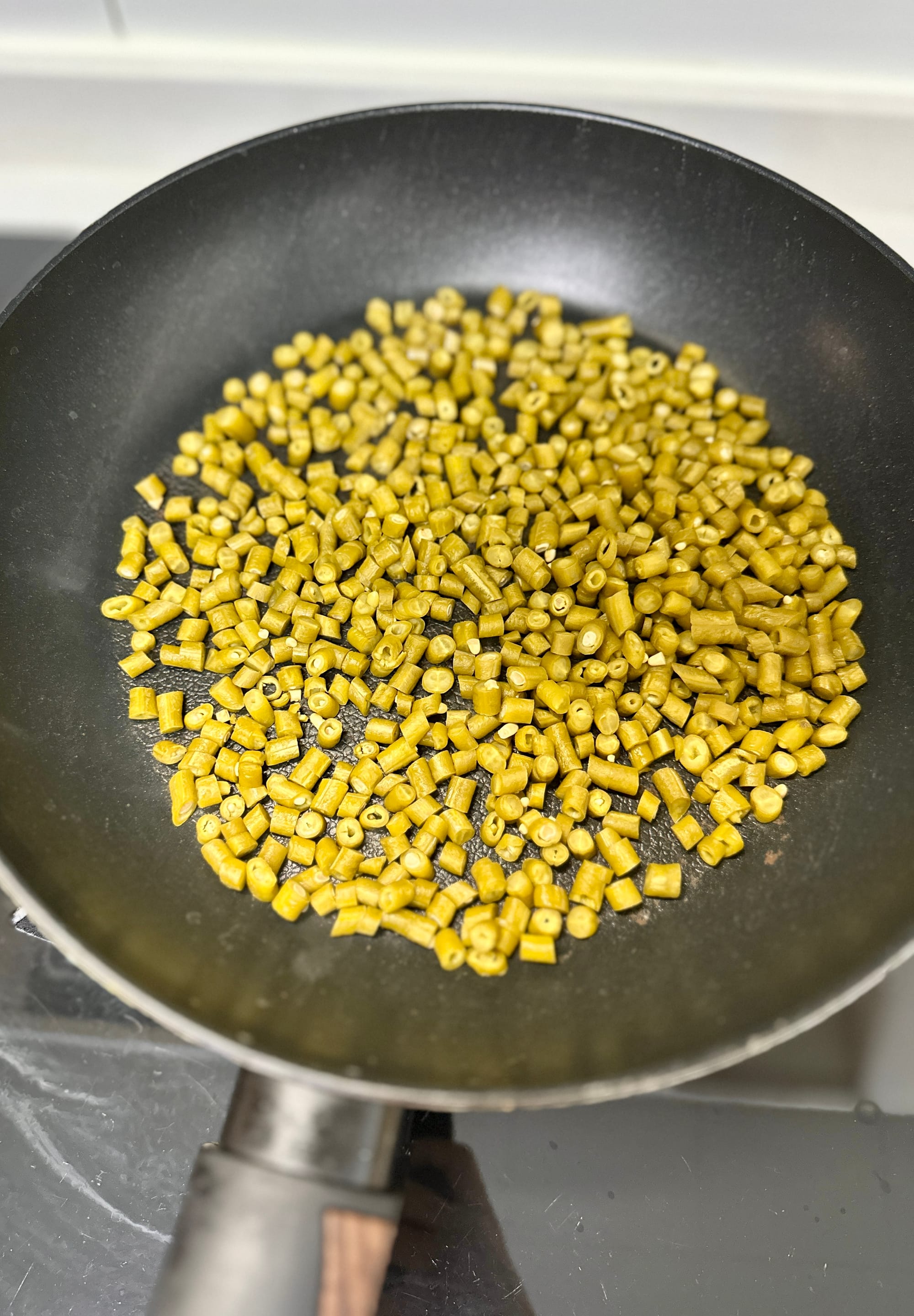 Fermented Long Beans with Minced Pork (Suān dòujiǎo chǎo ròumò / 酸豆角炒肉末)