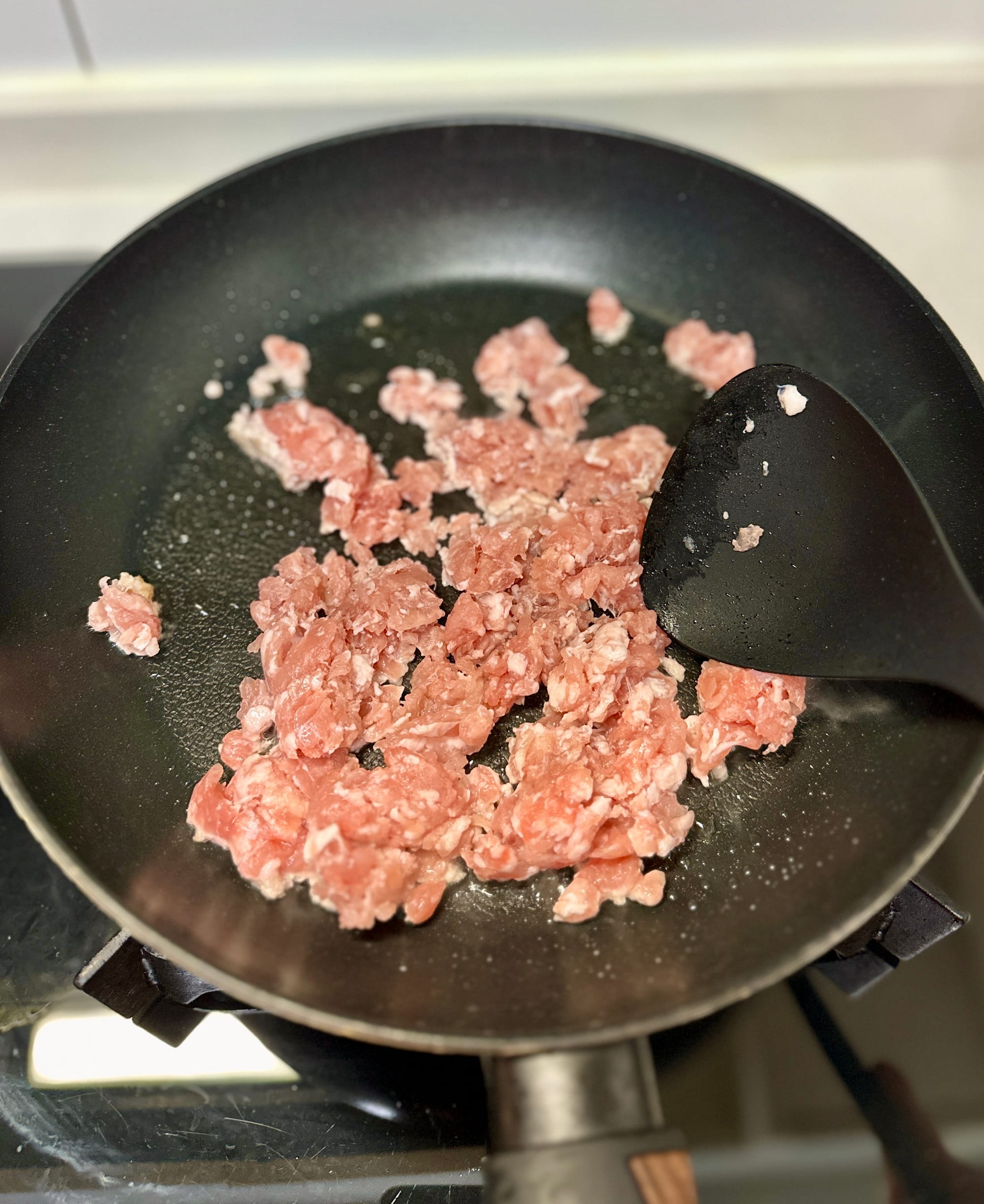 Fermented Long Beans with Minced Pork (Suān dòujiǎo chǎo ròumò / 酸豆角炒肉末)