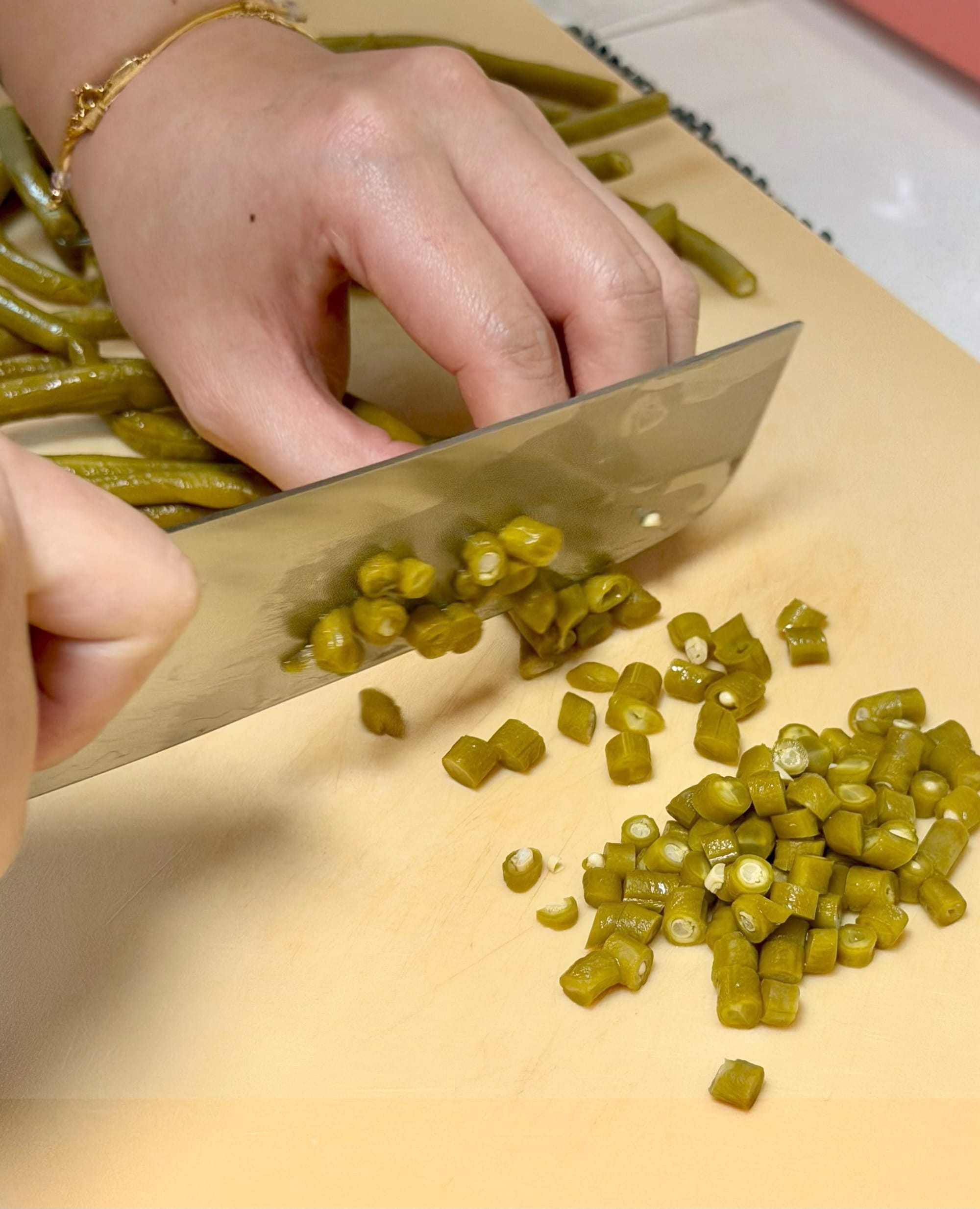 Fermented Long Beans with Minced Pork (Suān dòujiǎo chǎo ròumò / 酸豆角炒肉末)