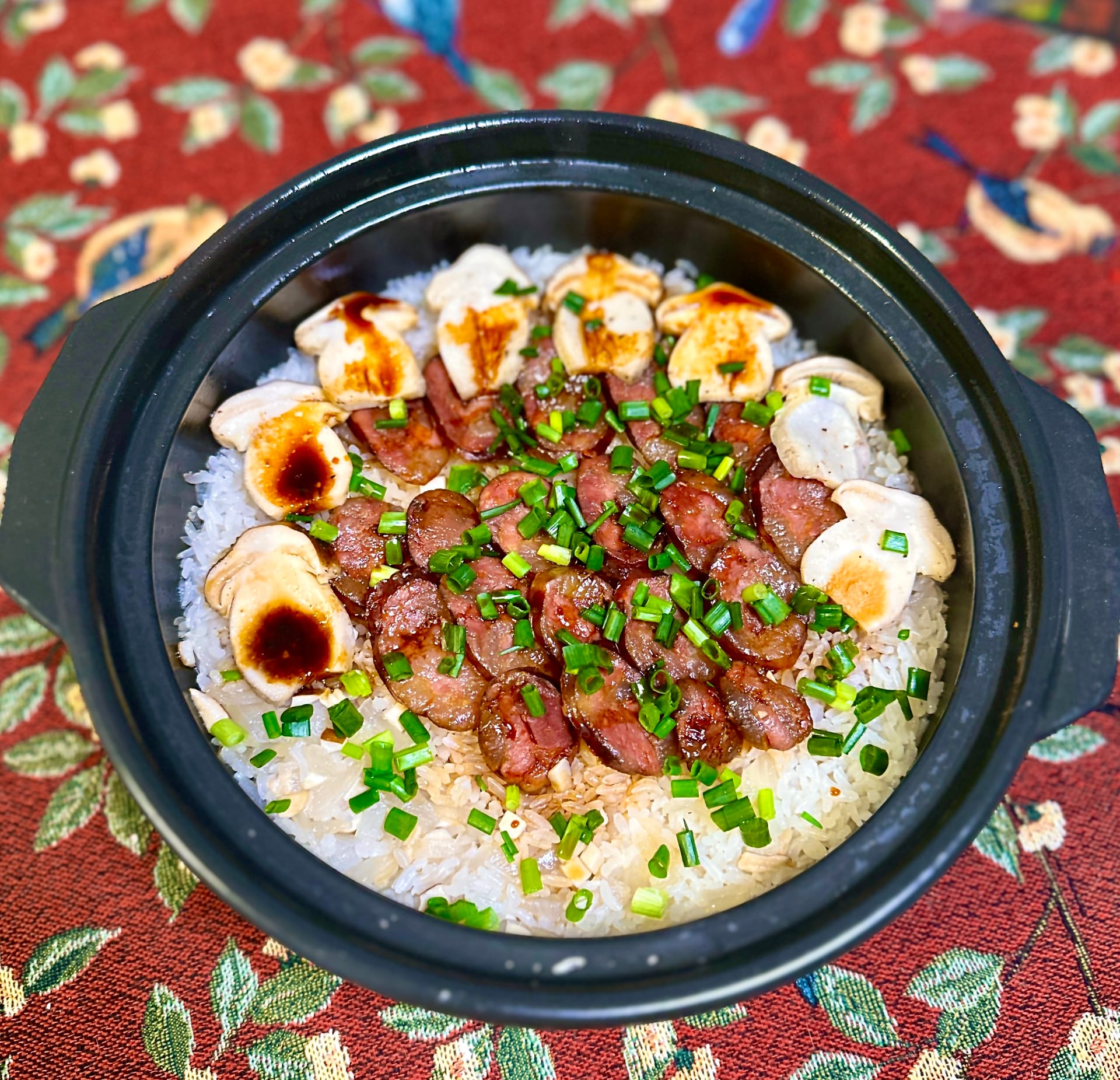Clay Pot Rice (Bāozǎi fàn / 煲仔饭) with Sichuan Spicy Smoked Sausages and Matsutake Mushroom